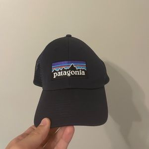 Patagonia ‘P-6’ Logo Trucker Hat in Navy Blue